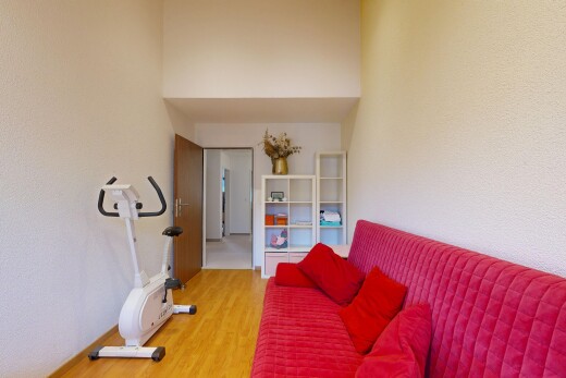 wohnzimmer mit holzfußboden, wood finish floor, und inside property