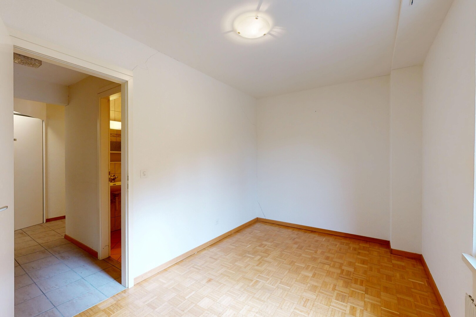 pièce vide avec cloison sèche, drywall, inside property, plinthes murales, et baseboards wall