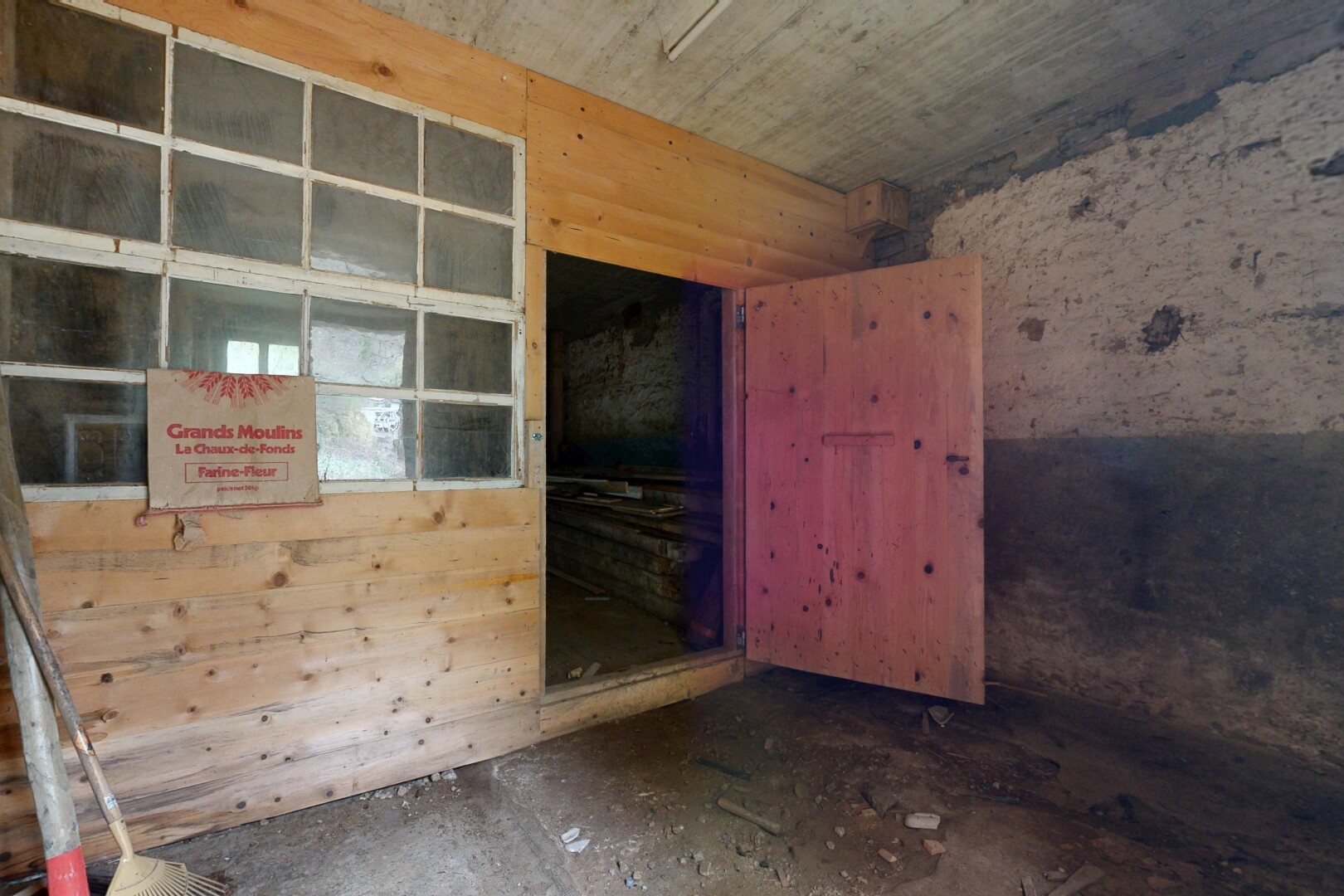 pièce vide avec inside property et unfinished floor