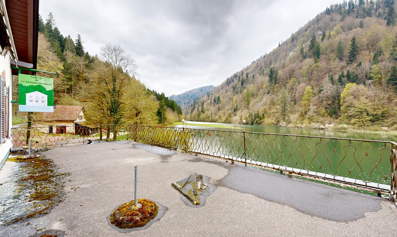 balcon avec water view, vue sur l'eau, terrasse, overcast, et mountain view