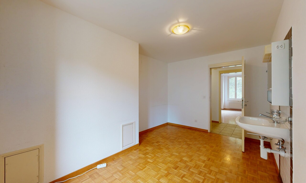 pièce vide avec parquet floor, cloison sèche, drywall, inside property, et sol en finition bois