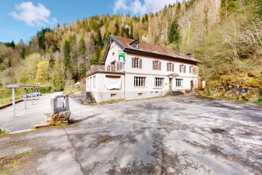 façade avec property visible, vide sanitaire, day time, forest view, et vue sur la forêt