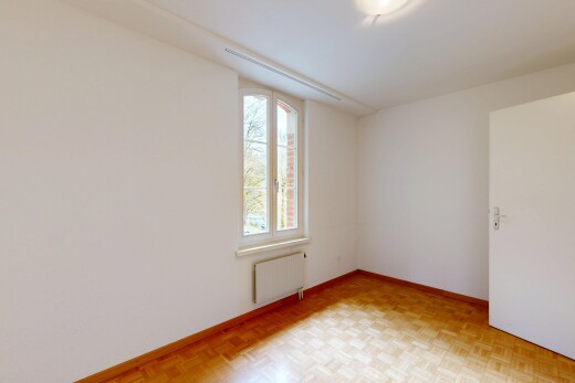 pièce vide avec radiateur, drywall, cloison sèche, inside property, et baseboards wall