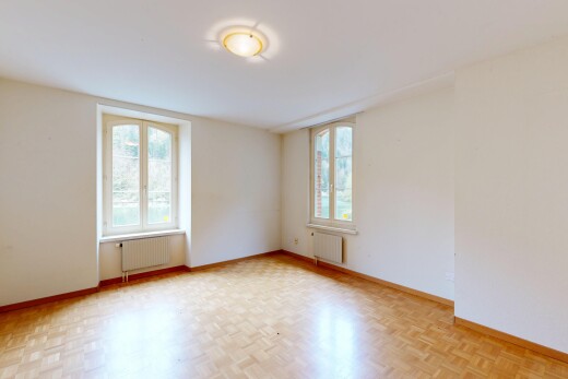 pièce vide avec cloison sèche, drywall, radiateur, plinthes murales, et baseboards wall