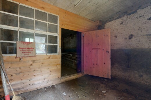 pièce vide avec inside property et unfinished floor