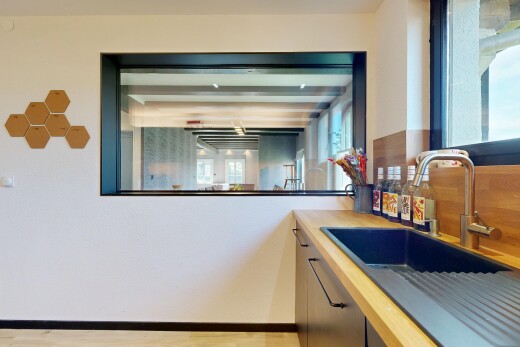 küche mit natürliches licht, natural light, inside property, gipskartonwand, und drywall