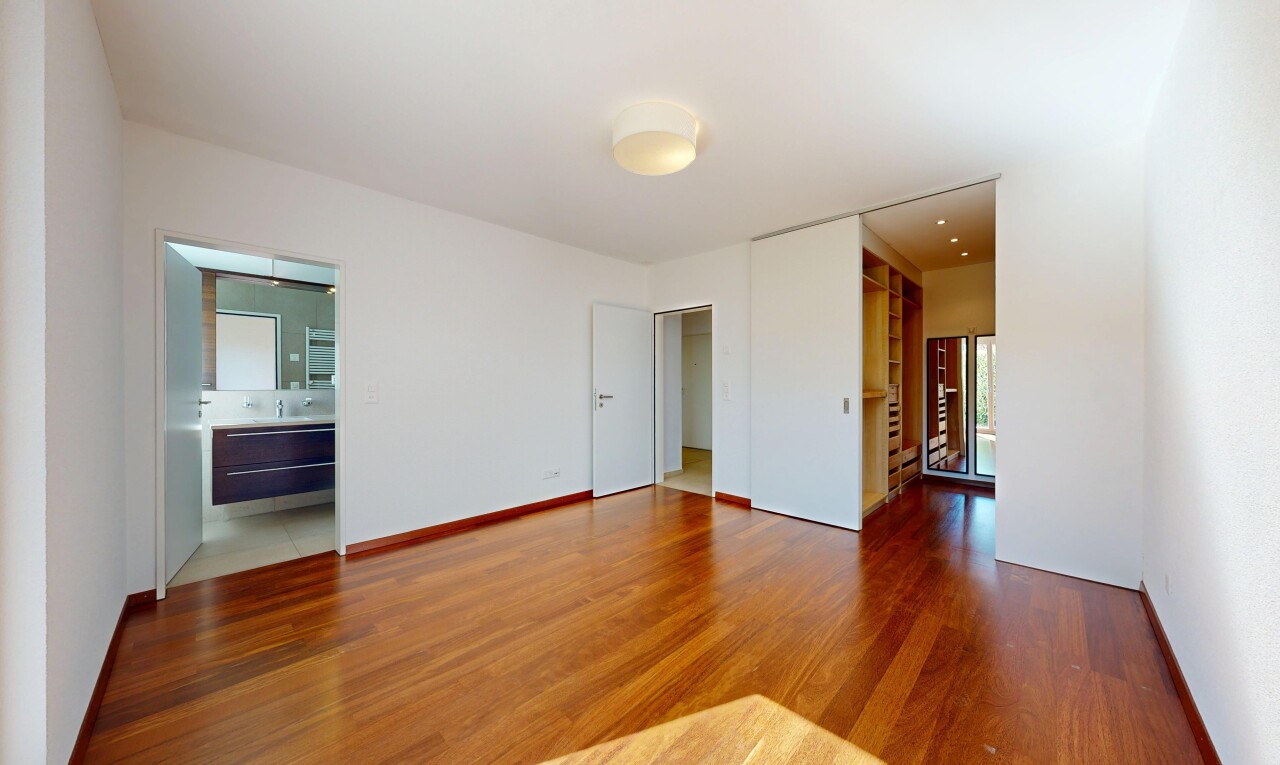empty room featuring wood finished floors
