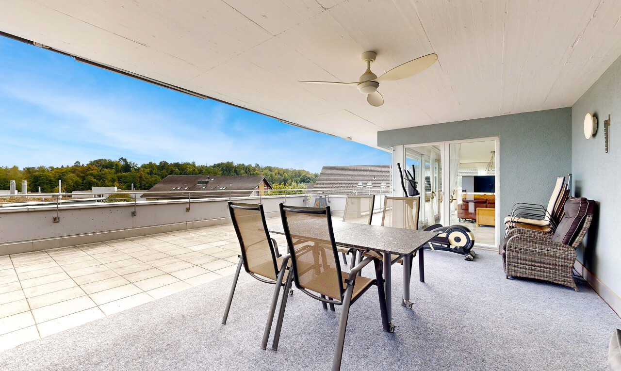 terrasse mit terrasse, deckenventilator, day time, essbereich im freien, und from property