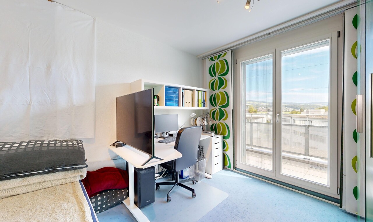 büro mit fernseher, natürliches licht, natural light, gipskartonwand, und drywall