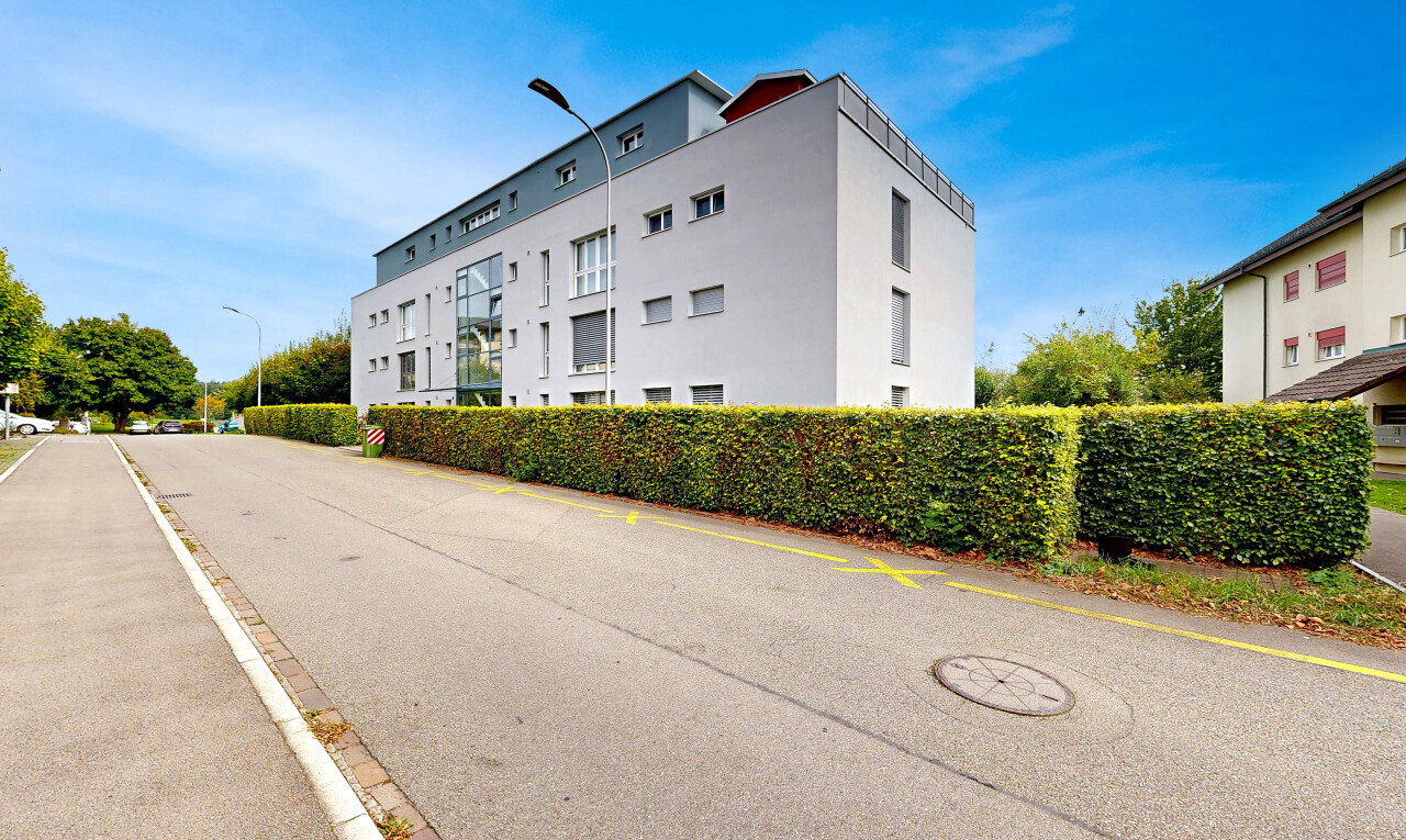 außenansicht mit property visible und day time