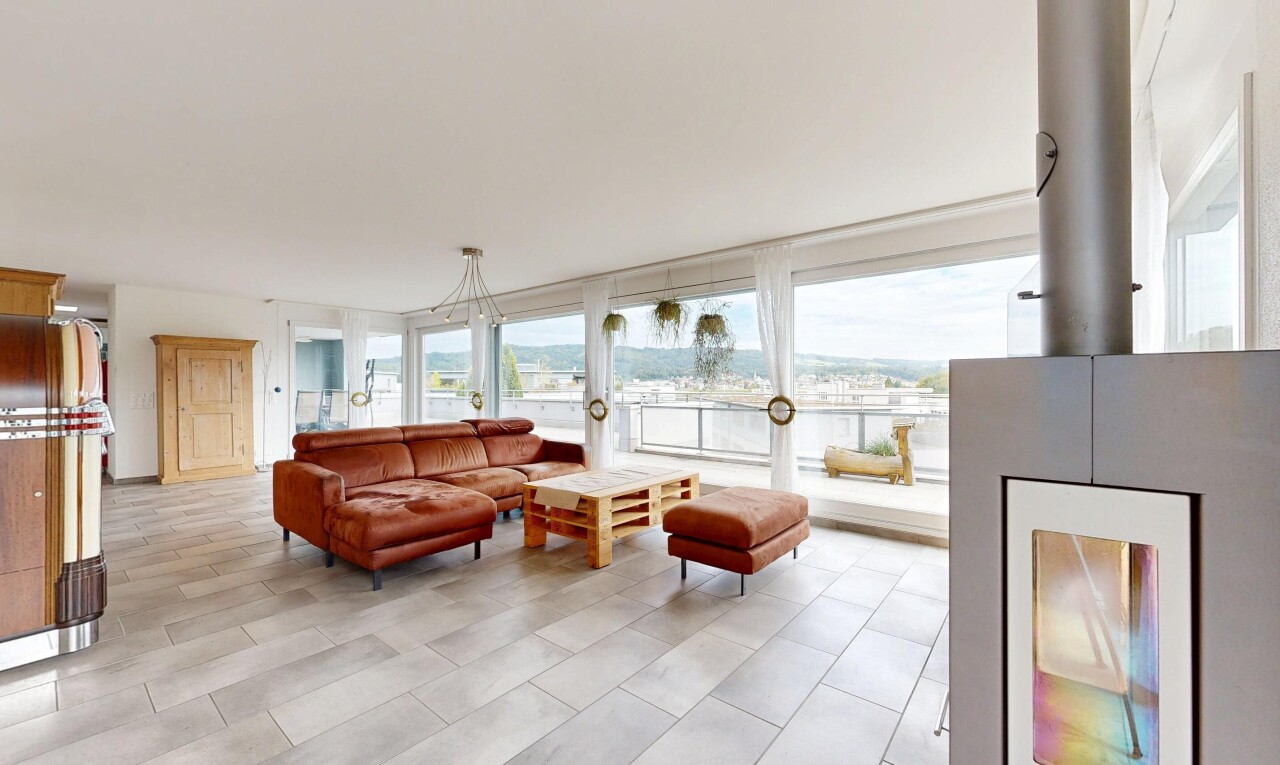 wohnzimmer mit inside property, natürliches licht, natural light, gipskartonwand, und drywall