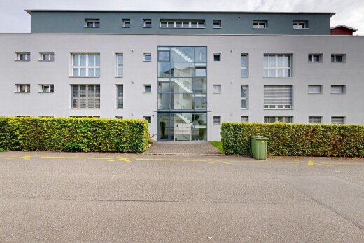 außenansicht mit blick auf wohnanlage und apartment complex view