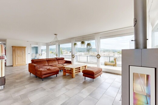 wohnzimmer mit inside property, natürliches licht, natural light, gipskartonwand, und drywall