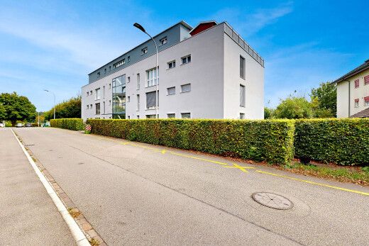 außenansicht mit property visible und day time