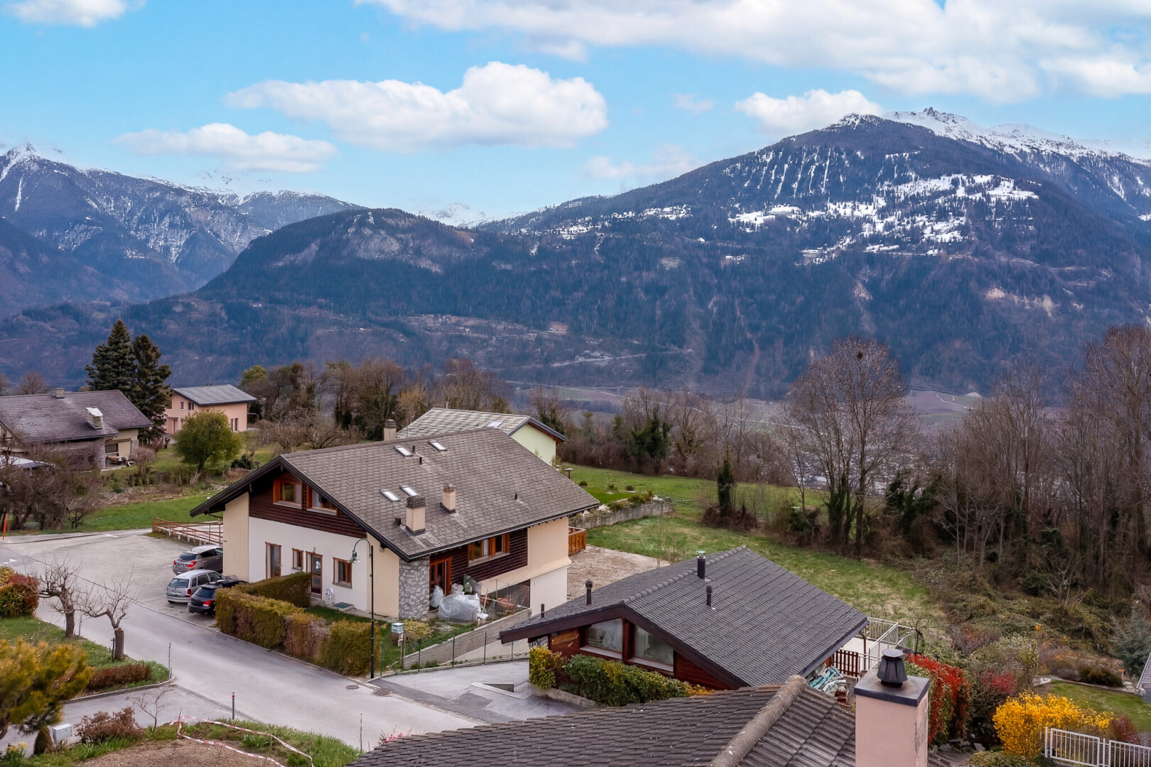 vue sur la montagne avec mountain view, vue sur la montagne, day time, et drone view
