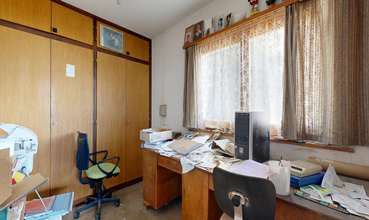 bureau avec inside property, espace bureau, natural light, lumière naturelle, et drywall