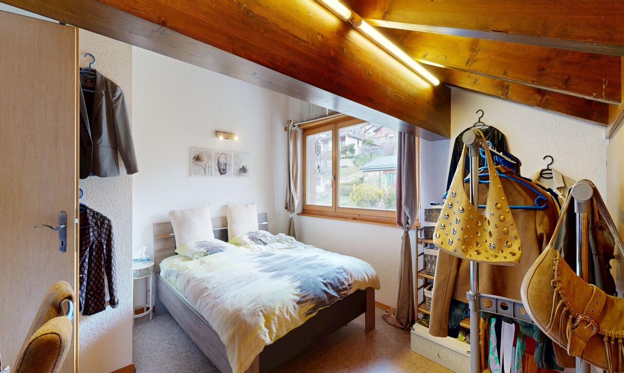 chambre avec inside property, natural light, lumière naturelle, drywall, et cloison sèche