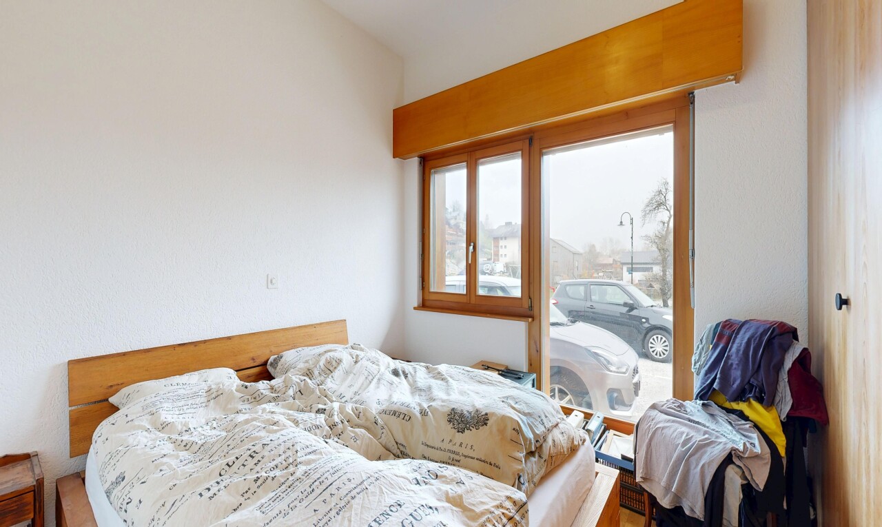 chambre avec natural light, lumière naturelle, inside property, drywall, et cloison sèche