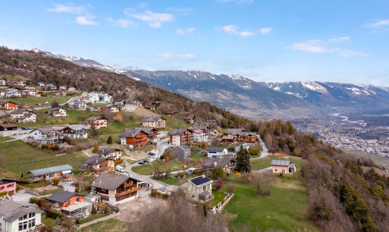 vue sur la montagne avec vue sur la montagne, mountain view, day time, aerial view, et vue résidentielle