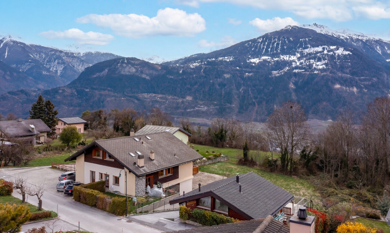 vue sur la montagne avec mountain view, vue sur la montagne, day time, et drone view