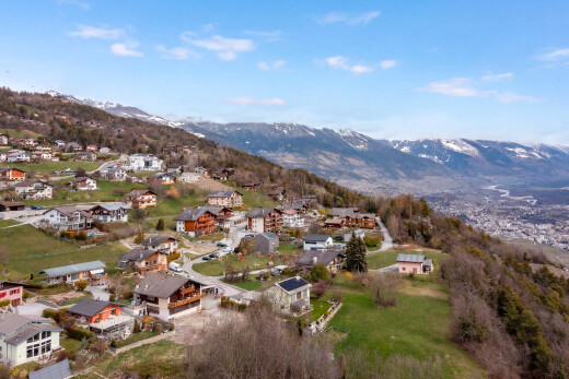 vue sur la montagne avec vue sur la montagne, mountain view, day time, aerial view, et vue résidentielle