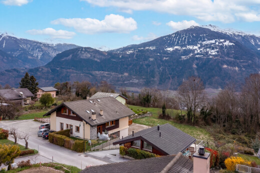 blick auf die berge mit mountain view, blick auf die berge, day time, und drone view