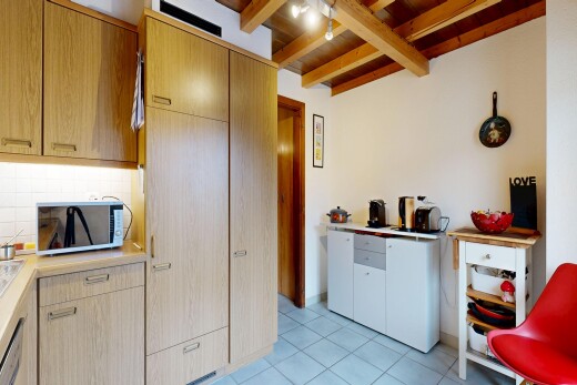 küche mit light floor, light countertops, arbeitsplatten, inside property, und drywall