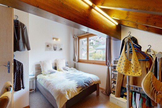 chambre avec inside property, natural light, lumière naturelle, drywall, et cloison sèche