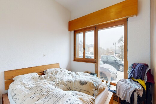 chambre avec natural light, lumière naturelle, inside property, drywall, et cloison sèche