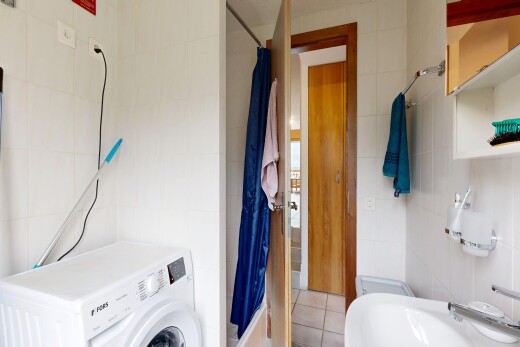 bad mit tumbler, tile wall, fliesenwand, dusche, und komplettes badezimmer