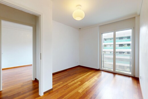 leerer raum mit natural light, natürliches licht, inside property, drywall, und gipskartonwand