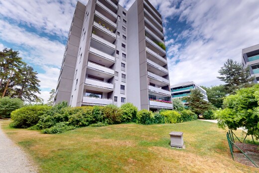 außenansicht mit day time, blick auf wohnanlage, und apartment complex view