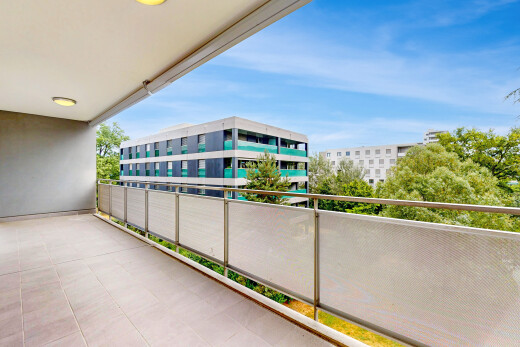 balkon mit apartment complex view, from property, balkon, und day time