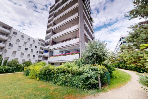 außenansicht mit blick auf wohnanlage, apartment complex view, und day time