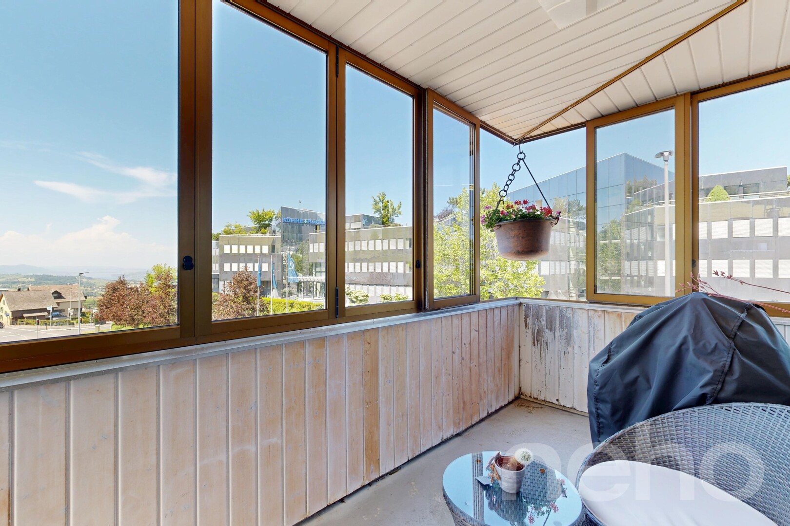 terrasse mit wintergarten und day time