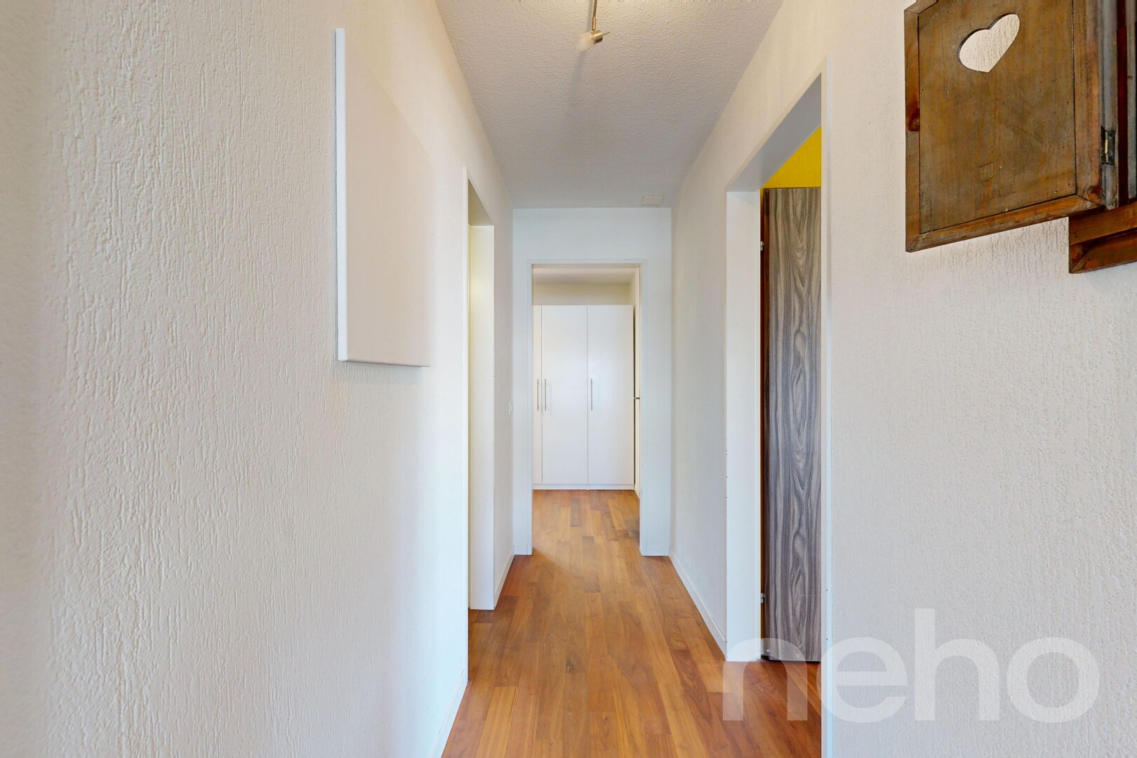 halle / korridor mit inside property, wood finish floor, holzfußboden, und light floor