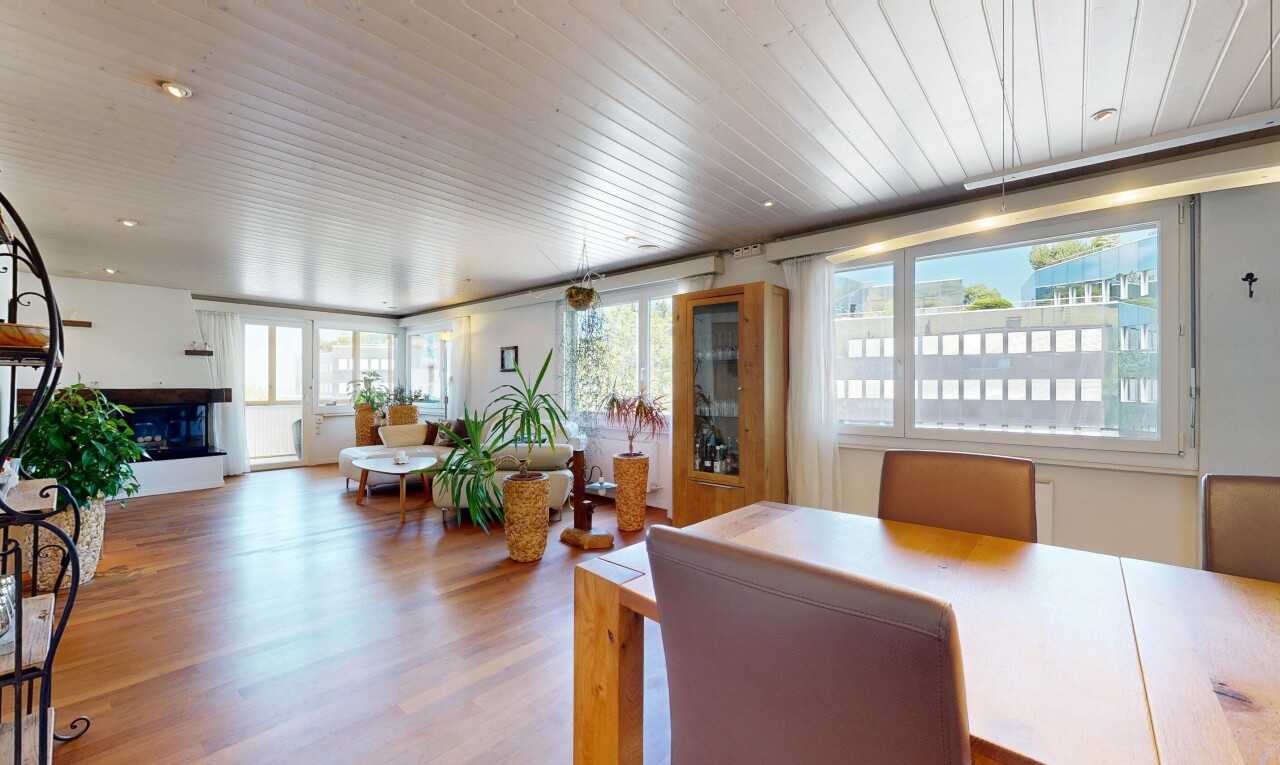 wohn- / esszimmer mit inside property, gipskartonwand, drywall, natürliches licht, und natural light