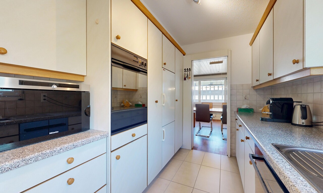 küche mit natural light, natürliches licht, light floor, inside property, und ofen