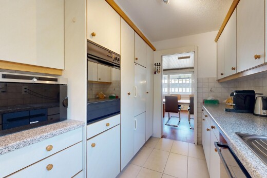 küche mit natural light, natürliches licht, light floor, inside property, und ofen