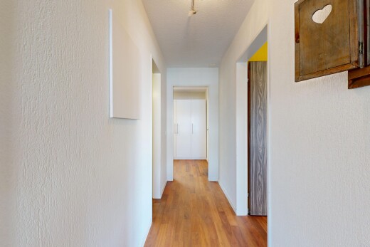halle / korridor mit inside property, wood finish floor, holzfußboden, und light floor
