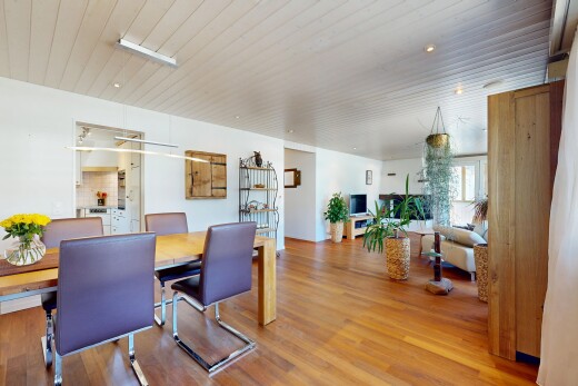 wohn- / esszimmer mit inside property, wood finish floor, holzfußboden, drywall, und gipskartonwand