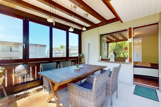 esszimmer mit inside property, day time, beamed ceiling, balkendecke, und natural light
