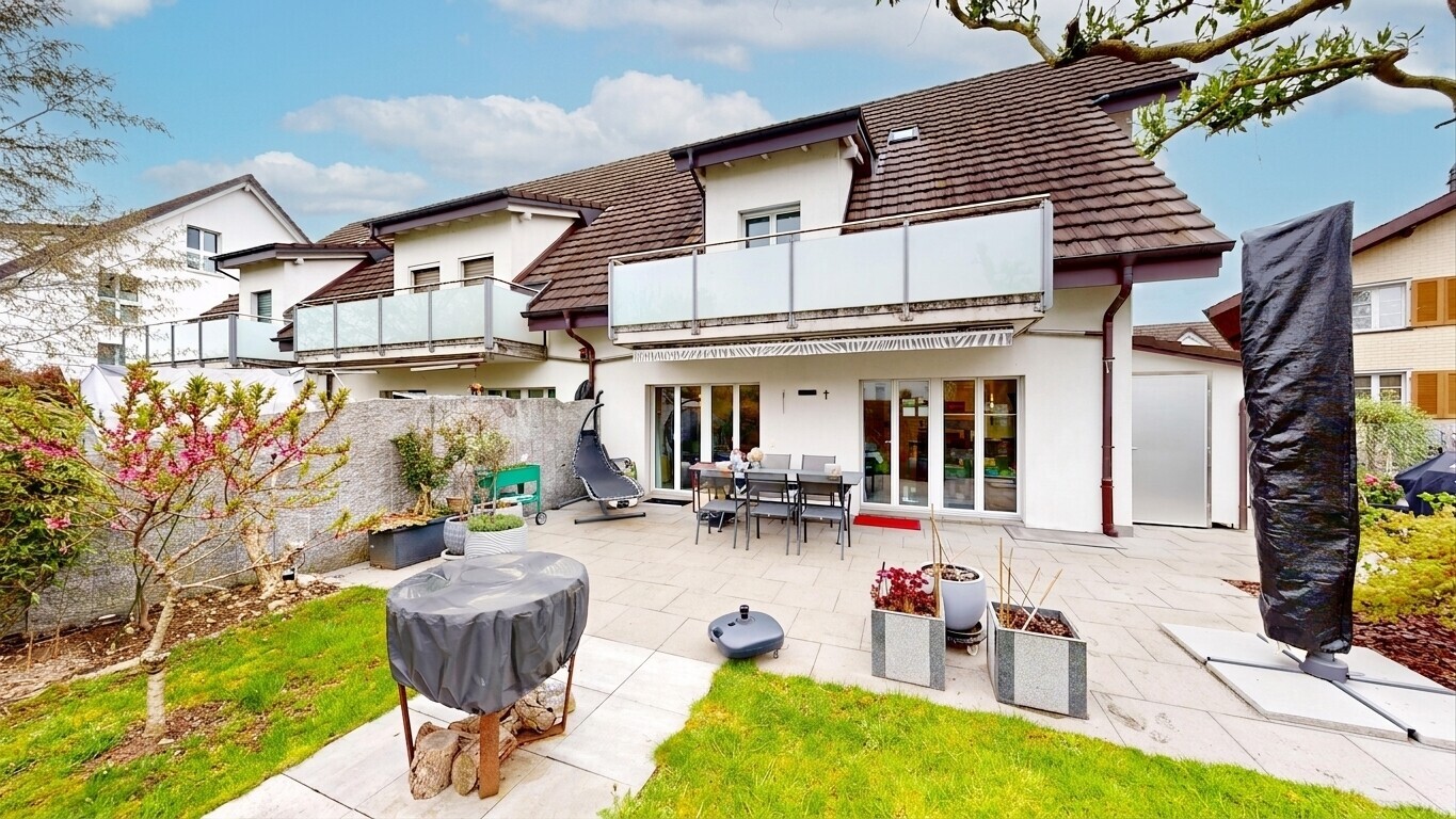 terrasse mit essbereich im freien, terrasse, property visible, day time, und balkon