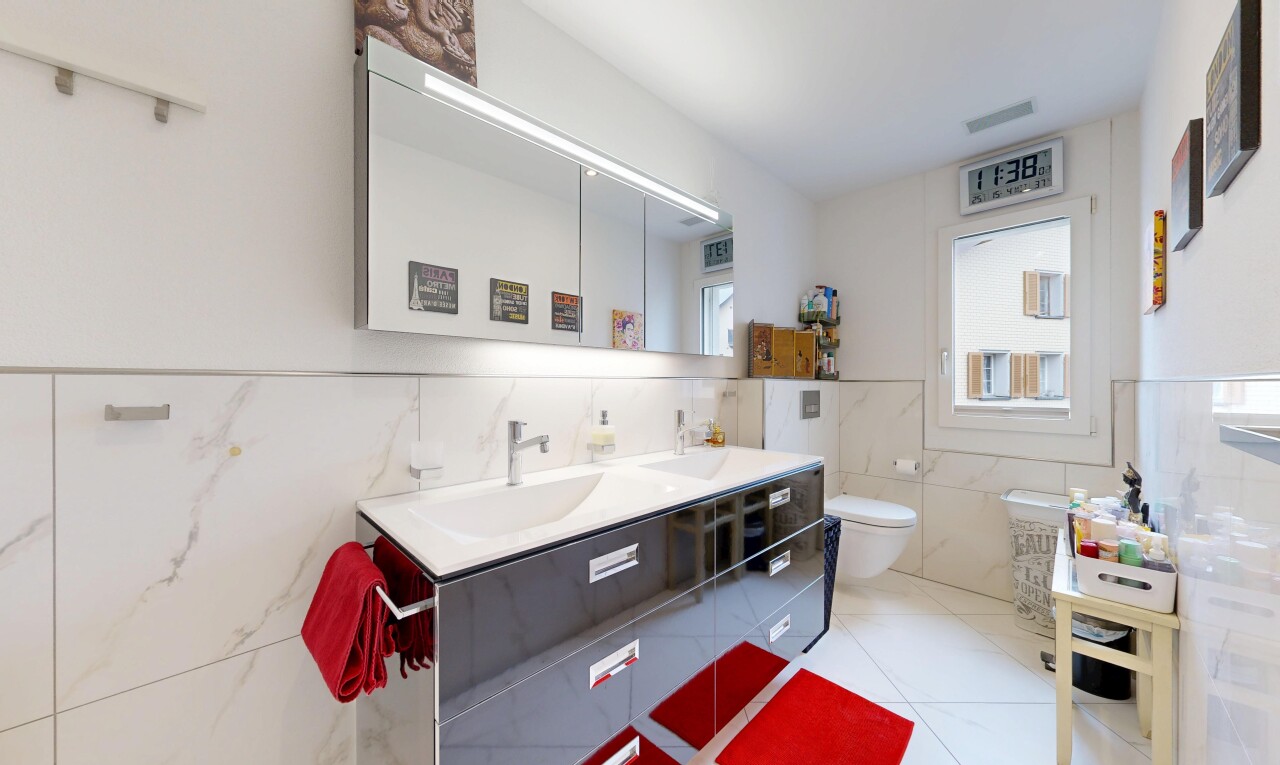 bad mit doppelwaschtisch, tile wall, fliesenwand, komplettes badezimmer, und wainscot wall