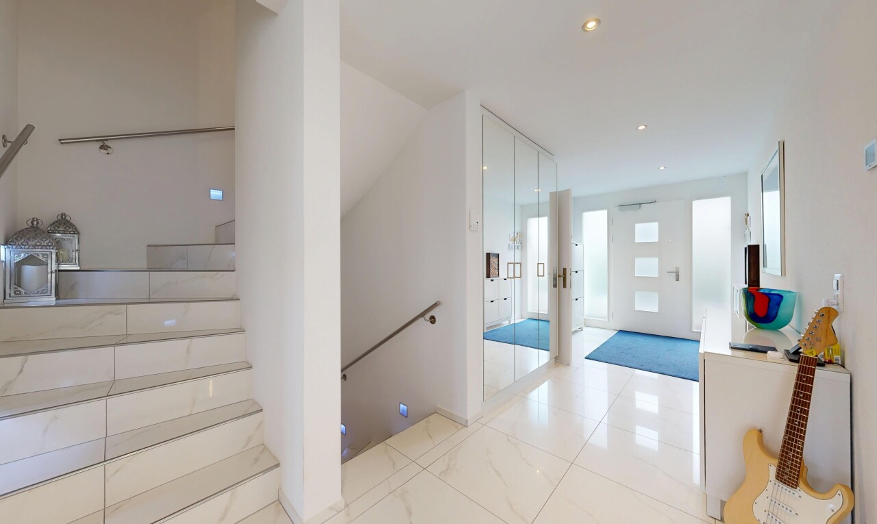 halle / korridor mit drywall, gipskartonwand, inside property, recessed lighting, und einbauleuchten