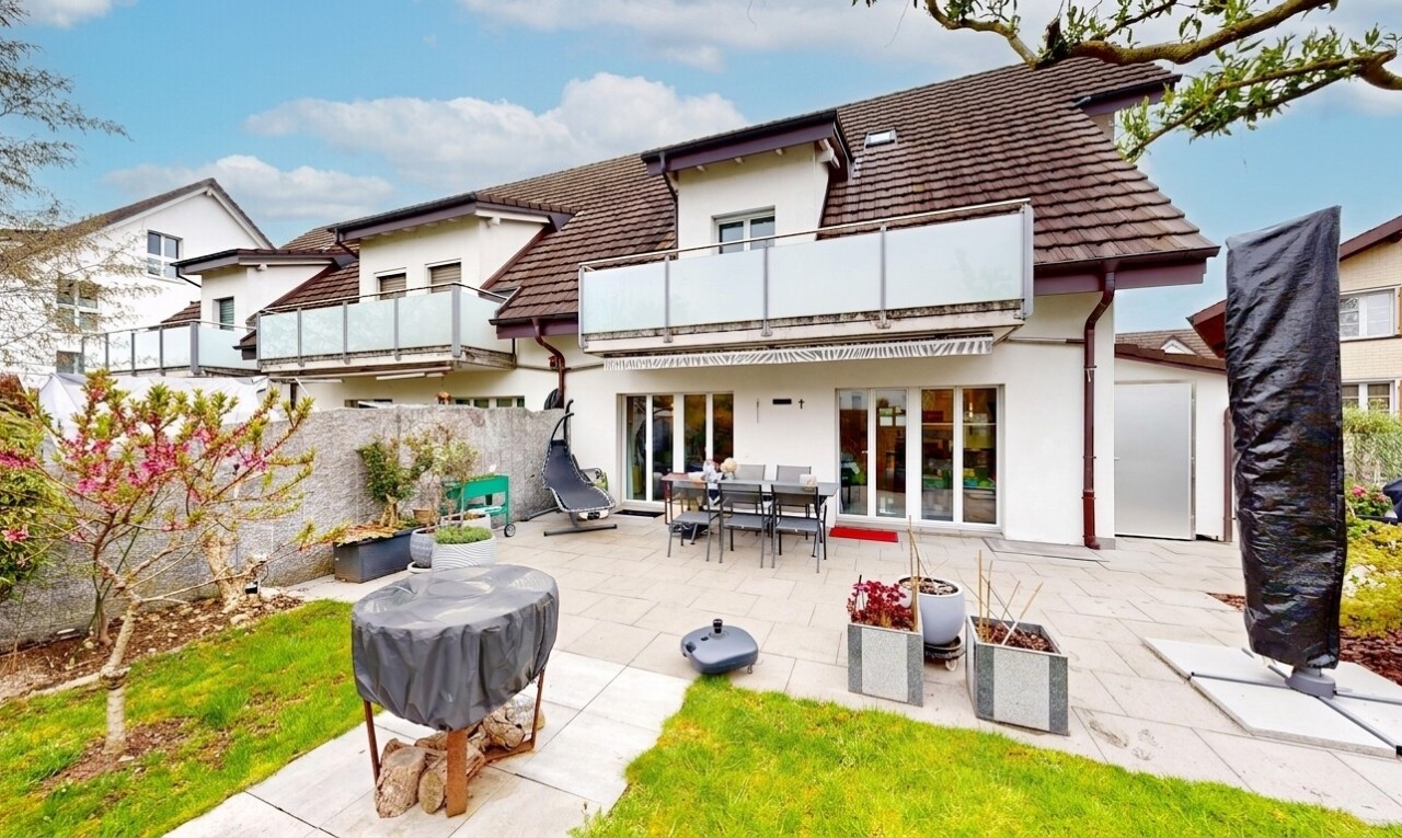 terrasse mit essbereich im freien, terrasse, property visible, day time, und balkon