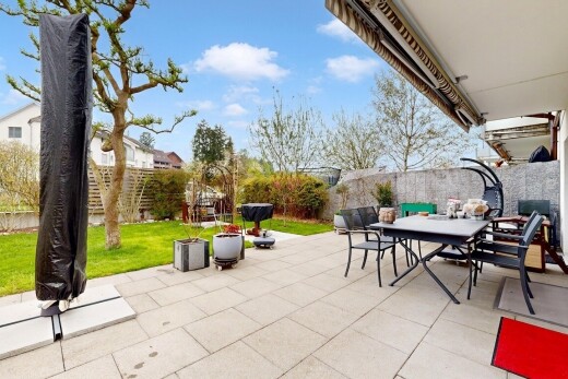 terrasse mit essbereich im freien, zaun, terrasse, from property, und day time