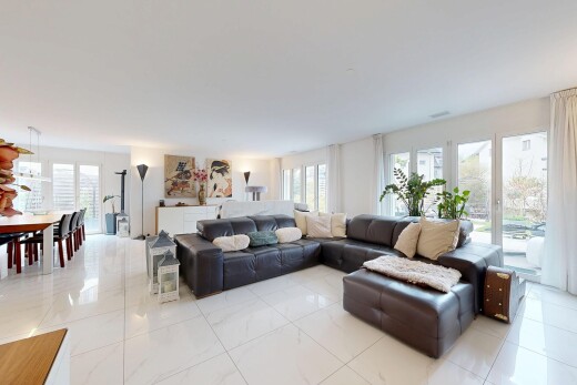 salon / salle à manger avec inside property, natural light, lumière naturelle, drywall, et cloison sèche