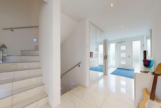 halle / korridor mit drywall, gipskartonwand, inside property, recessed lighting, und einbauleuchten