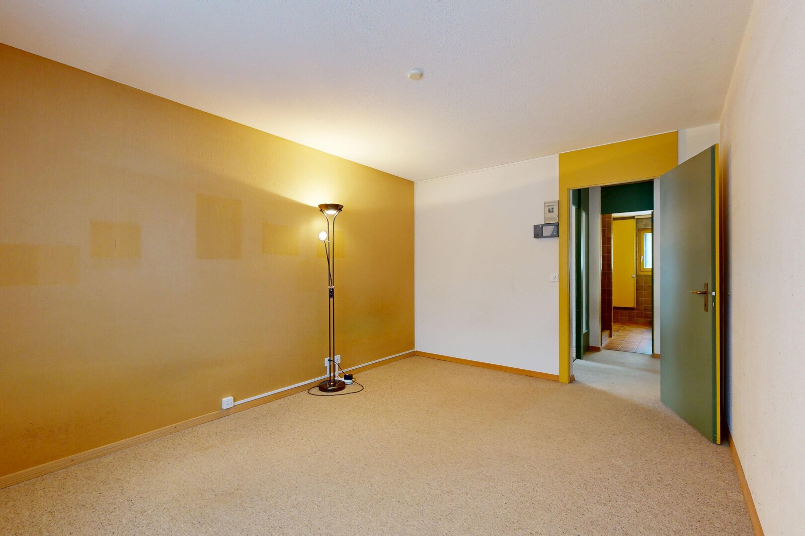 pièce vide avec cloison sèche, drywall, moquette, carpet, et inside property